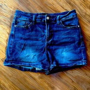 Judy Blue stretch denim shorts size medium
Excellent cond. bought but never worn